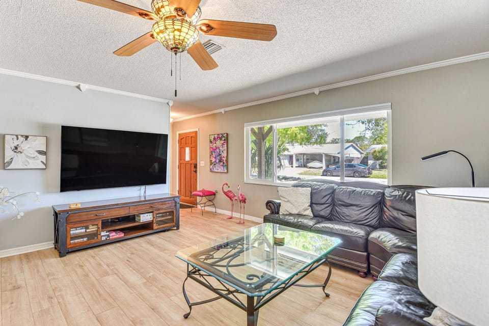 9 Mi to Coquina Beach: Home w/ Pool & BBQ House in Bradenton