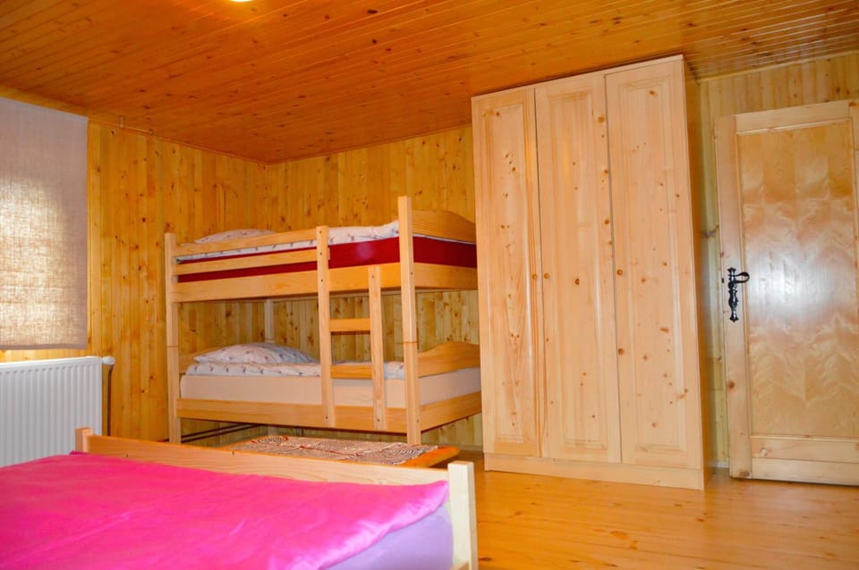 Brunarica Petric - Bela krajina - Komarna vas - Smučišče Gače - Semič Chalet in Primorje-Gorski Kotar County