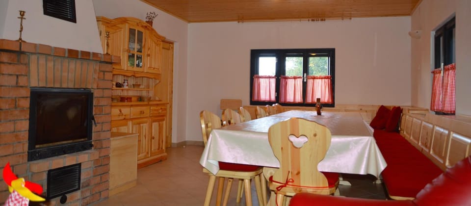 Brunarica Petric - Bela krajina - Komarna vas - Smučišče Gače - Semič Chalet in Primorje-Gorski Kotar County