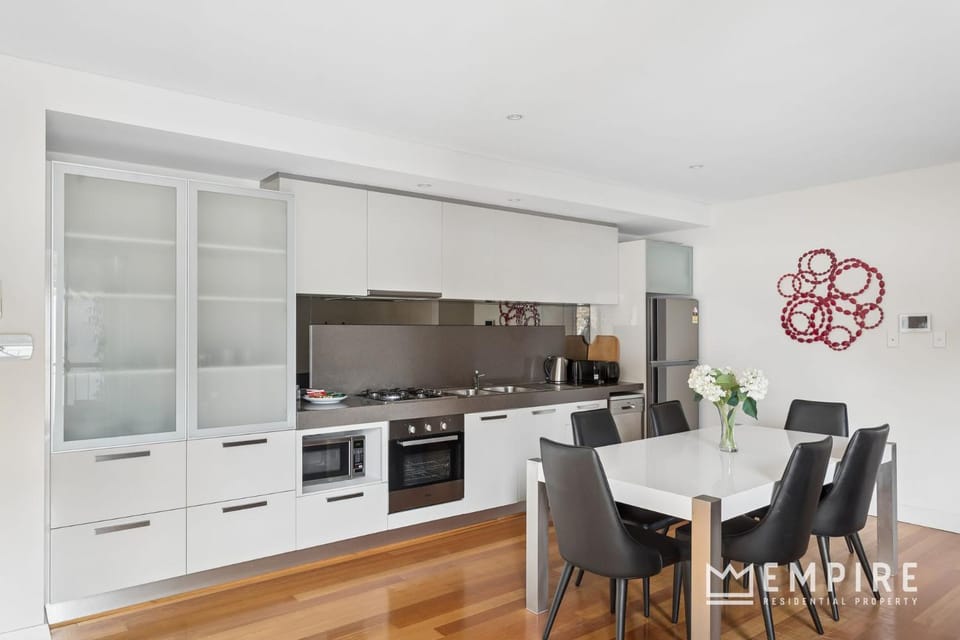 Kitchen or kitchenette, Dining area, kitchen