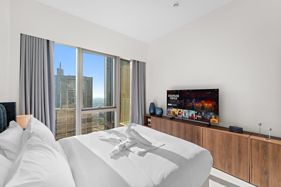 Bed, TV and multimedia, Evening entertainment, Bedroom