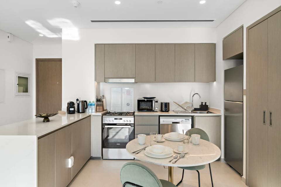 Kitchen or kitchenette, Dining area, oven, stove, toaster