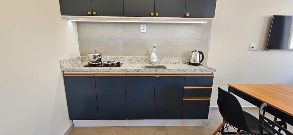 Coffee/tea facilities, Kitchen or kitchenette, stove, toaster