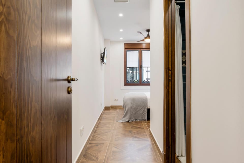 Photo of the whole room, Bedroom