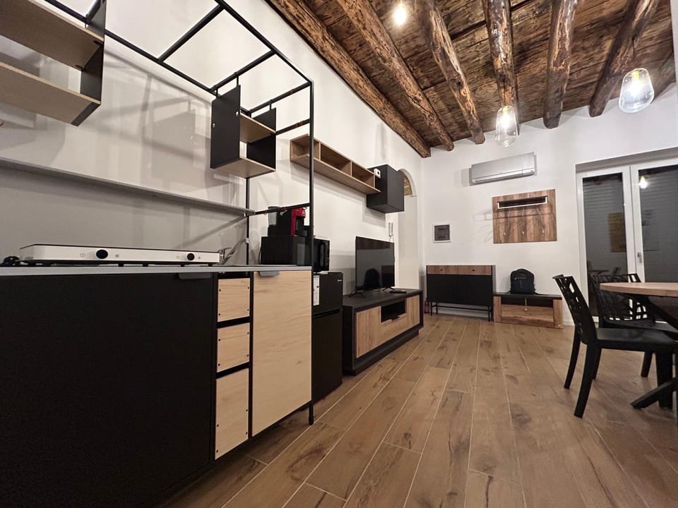 TV and multimedia, Kitchen or kitchenette, Living room, Seating area, Dining area, minibar