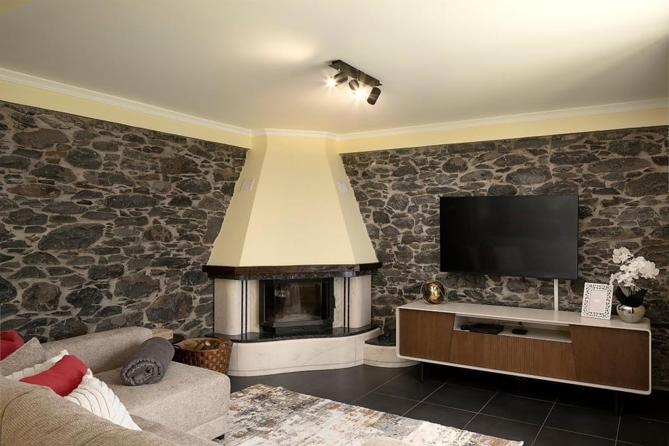Communal lounge/ TV room, TV and multimedia, Living room