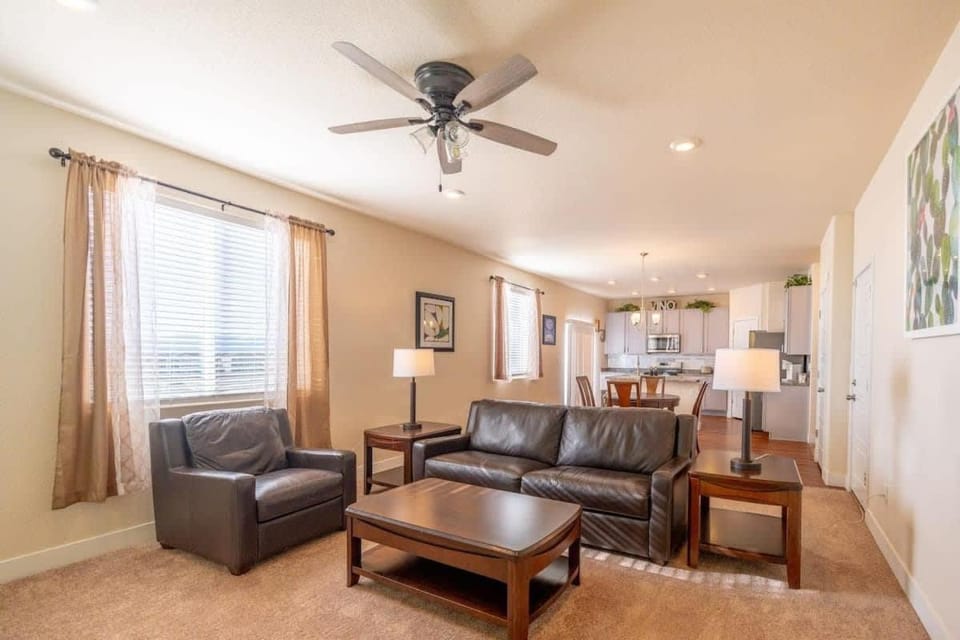 Newly Built 4BR Spacious Retreat in Peyton House in Black Forest