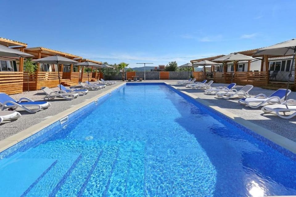 Day, Pool view, Swimming pool, sunbed