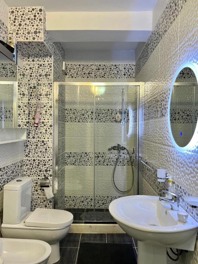 Shower, Toilet, bidet