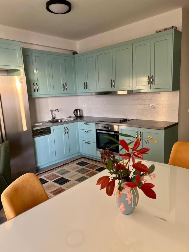 Kitchen or kitchenette, Dining area, dishwasher, stove