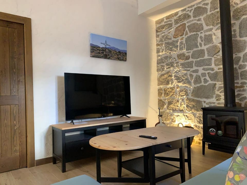 TV and multimedia, Living room, Evening entertainment