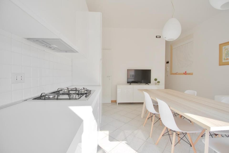 TV and multimedia, Kitchen or kitchenette, Dining area