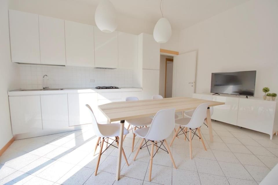 TV and multimedia, Kitchen or kitchenette, Living room, Dining area