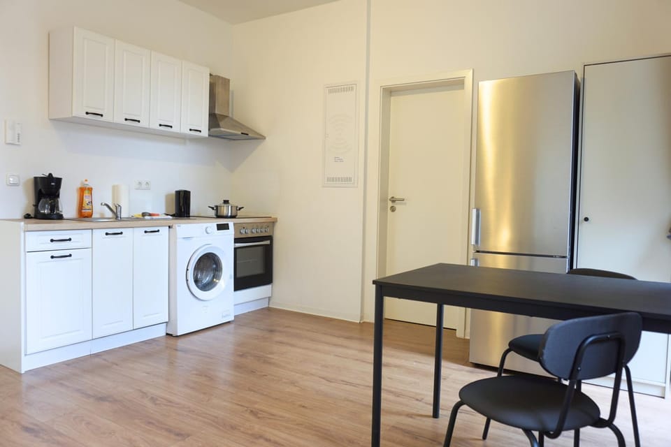 Kitchen or kitchenette, Dining area, oven, stove, washing machine