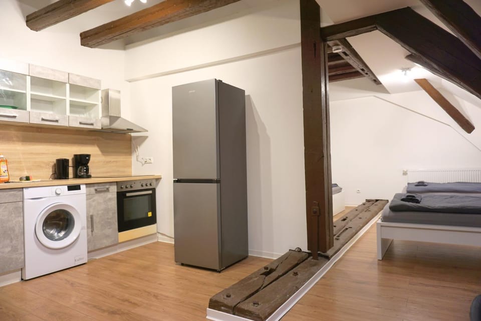 Kitchen or kitchenette, Photo of the whole room, stove, washing machine