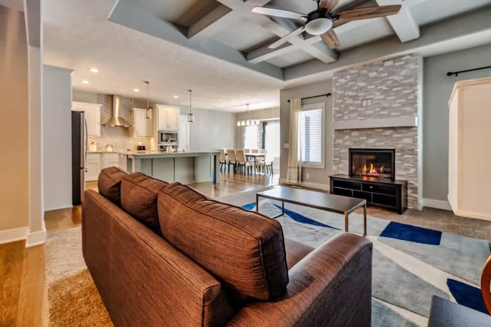 Luxury Retreat- Modern 5BR Ranch in Bennington House in Omaha
