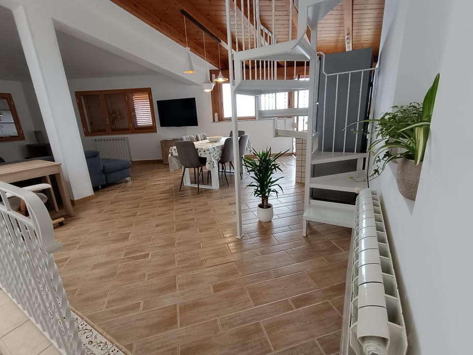 TV and multimedia, Kitchen or kitchenette, Living room, Seating area, air conditioner