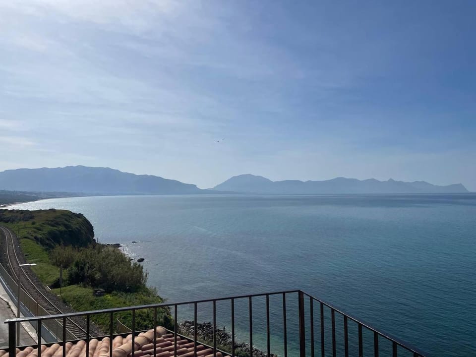 Mountain view, Sea view