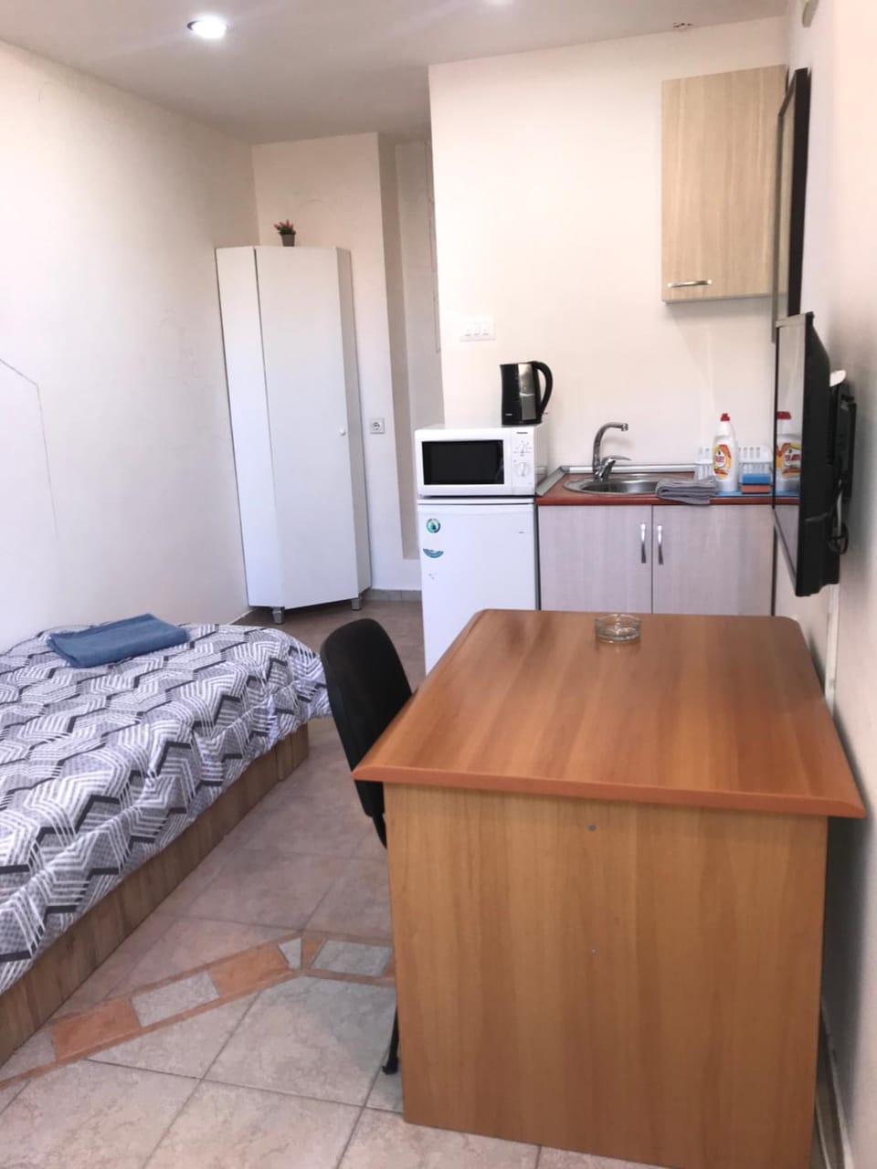 Photo of the whole room