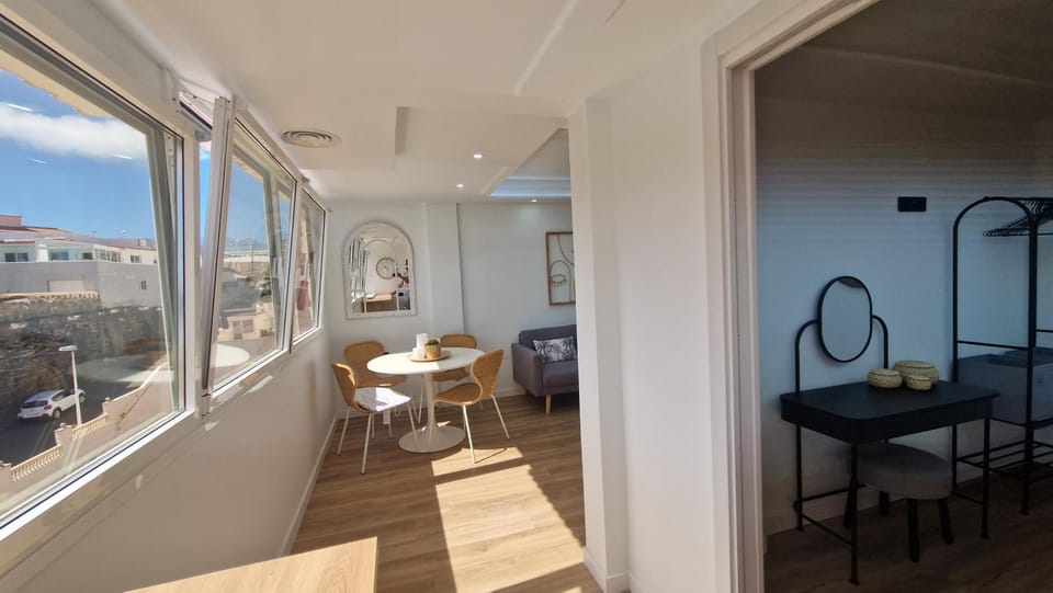 View (from property/room), Seating area, Dining area