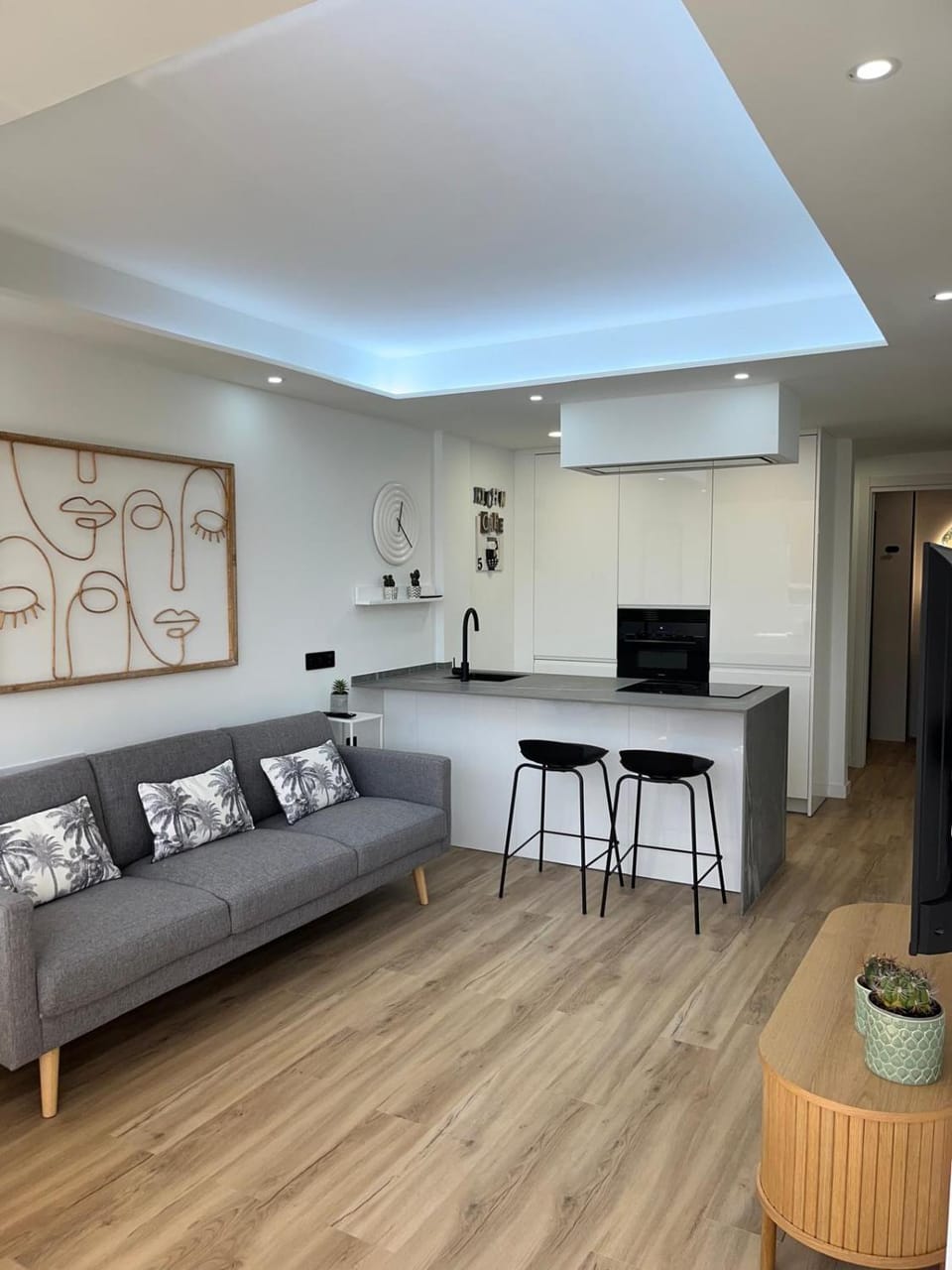 Kitchen or kitchenette, Living room
