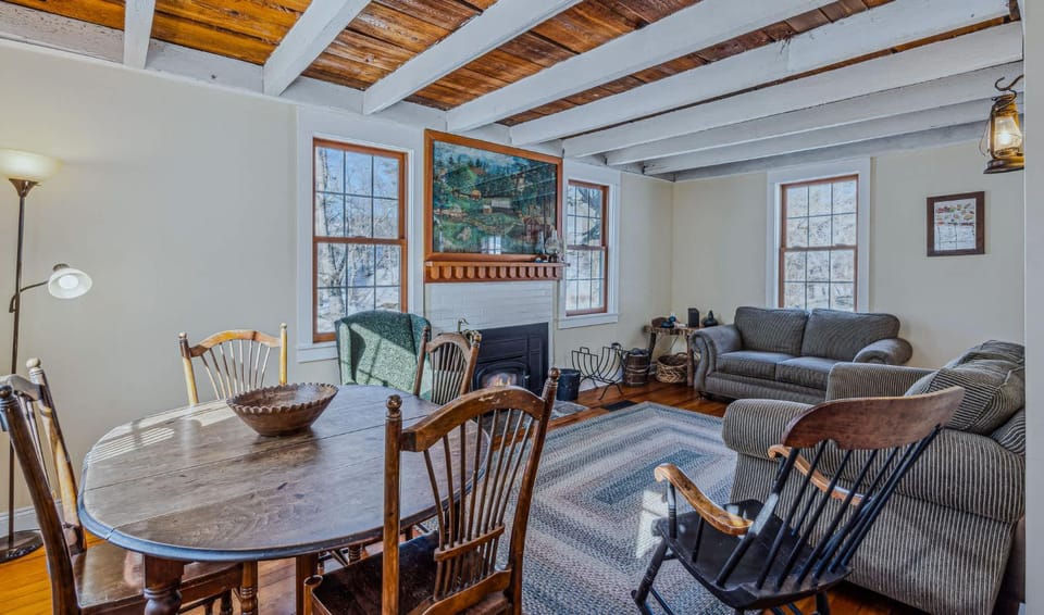 Historic Charm Located On the River - Rustic Chic House in Quechee
