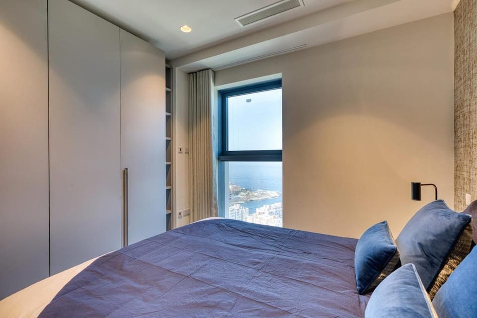 Stunning Apartment in the Iconic Mercury Tower Apartment in Saint Julians