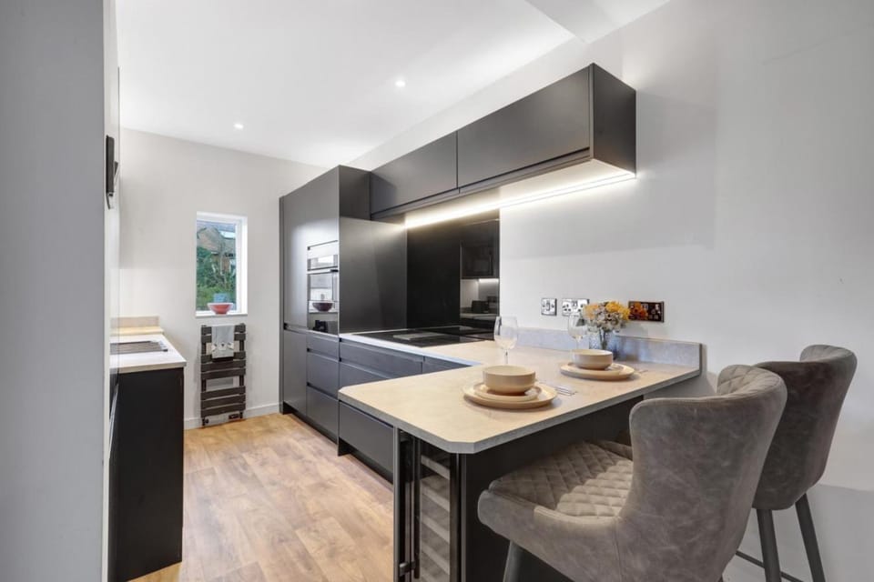 Kitchen or kitchenette, Photo of the whole room, Seating area