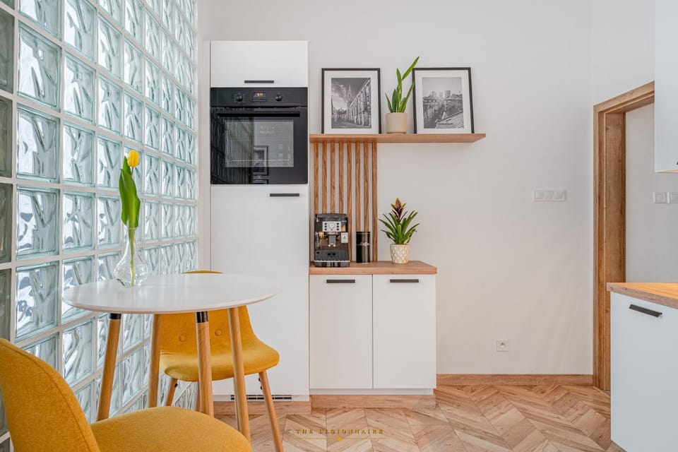 Kitchen or kitchenette, oven