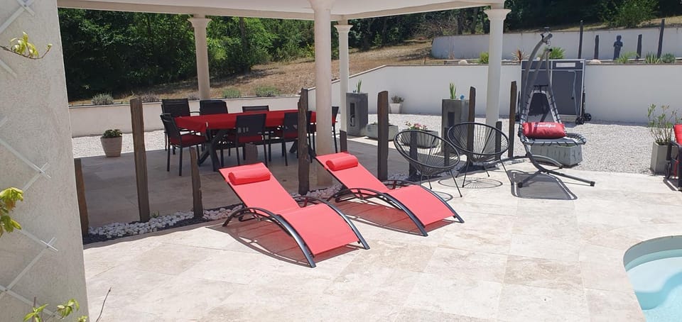 BELLE VILLA 8 à 10 personnes parc du verdon Villa in French Riviera