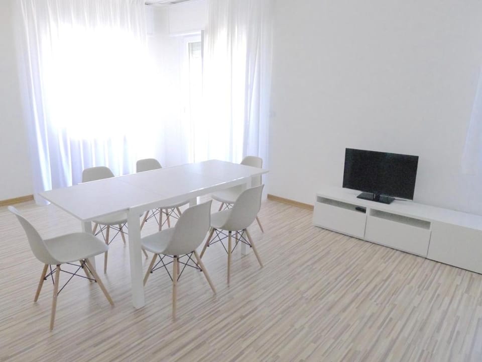 TV and multimedia, Dining area