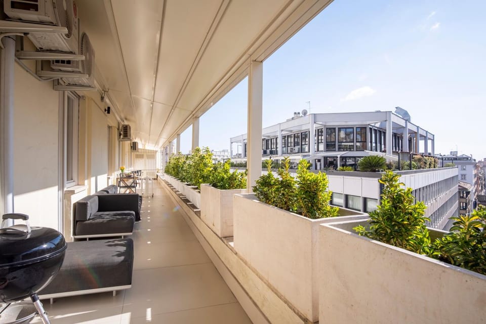 Day, View (from property/room), Balcony/Terrace, Living room, Seating area