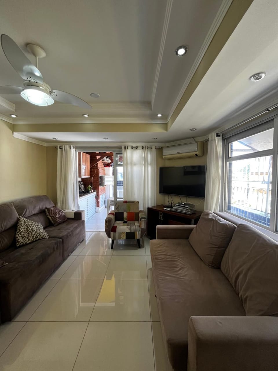 Communal lounge/ TV room, TV and multimedia, Living room, Seating area, Evening entertainment