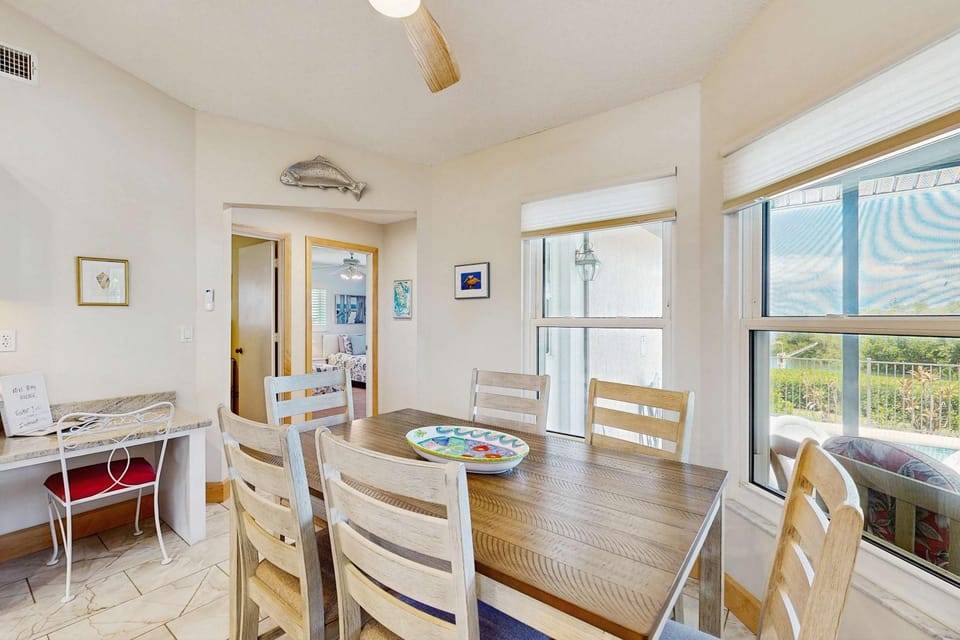 Waterfront Oasis House in Englewood
