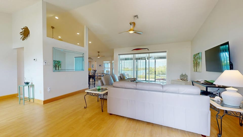 Waterfront Oasis House in Englewood