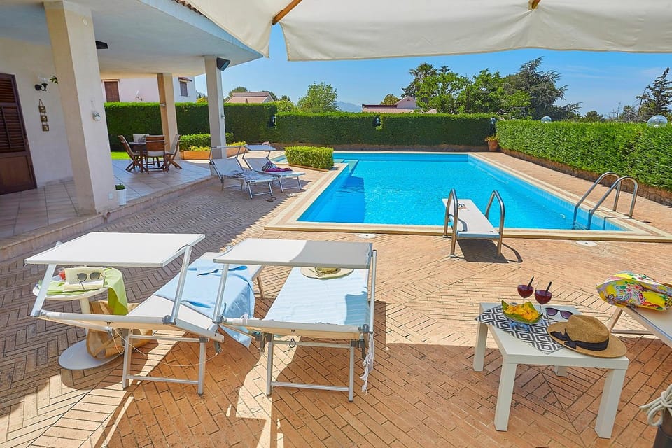 Solarium, Balcony/Terrace, Pool view, Swimming pool