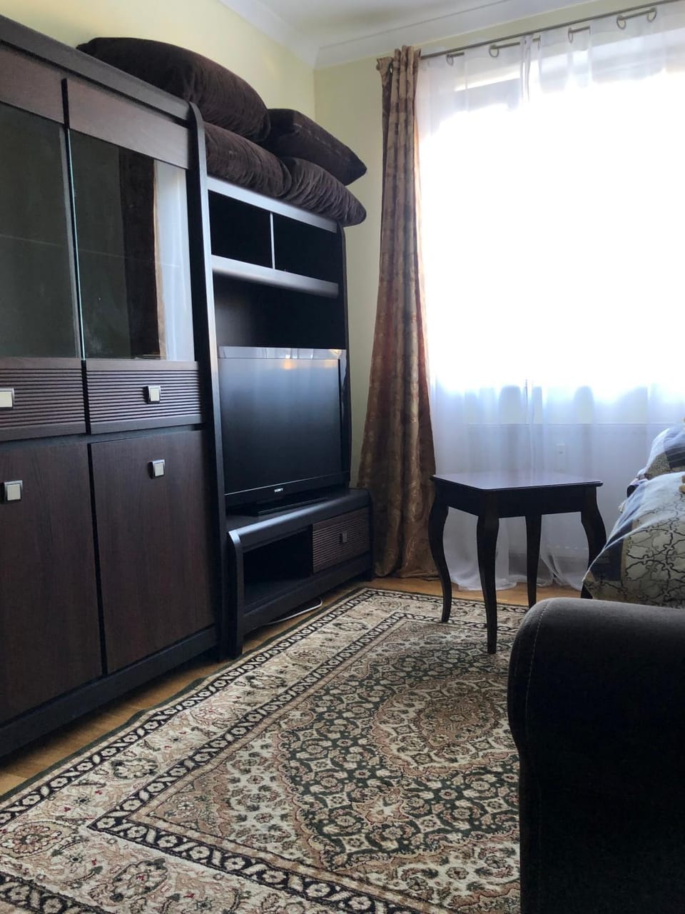 Bed, TV and multimedia, Photo of the whole room, Seating area, Bedroom