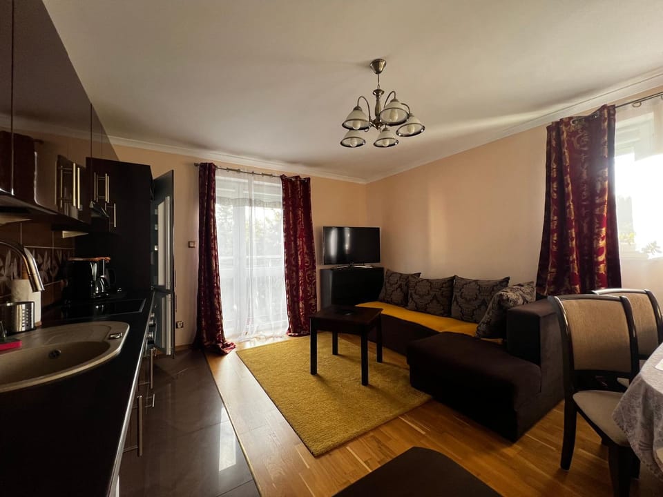 TV and multimedia, Kitchen or kitchenette, Living room