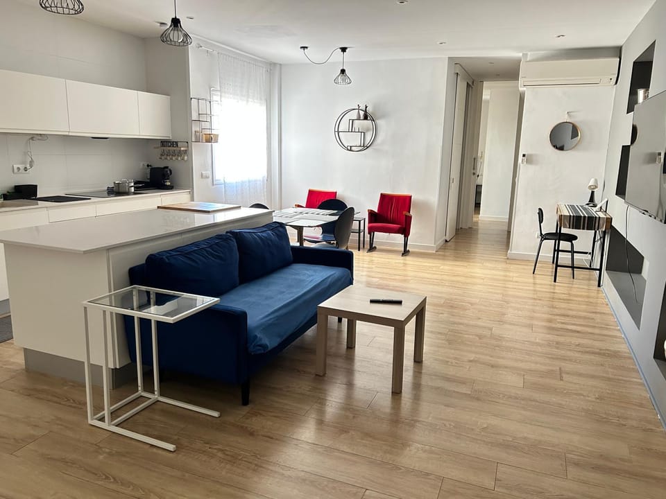 AMPIO 2 CAMERE AL CENTRO STORICO E 15 Min DALLA SPIAGGIA, Apartment in Malaga