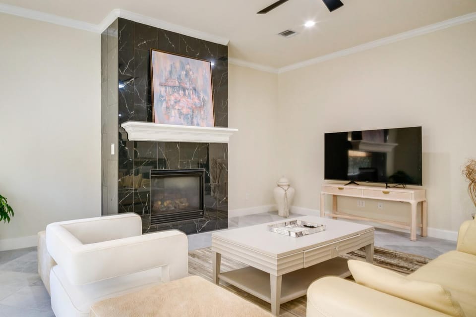 Spacious & Modern Home in Montgomery w/ Deck! House in Lake Conroe