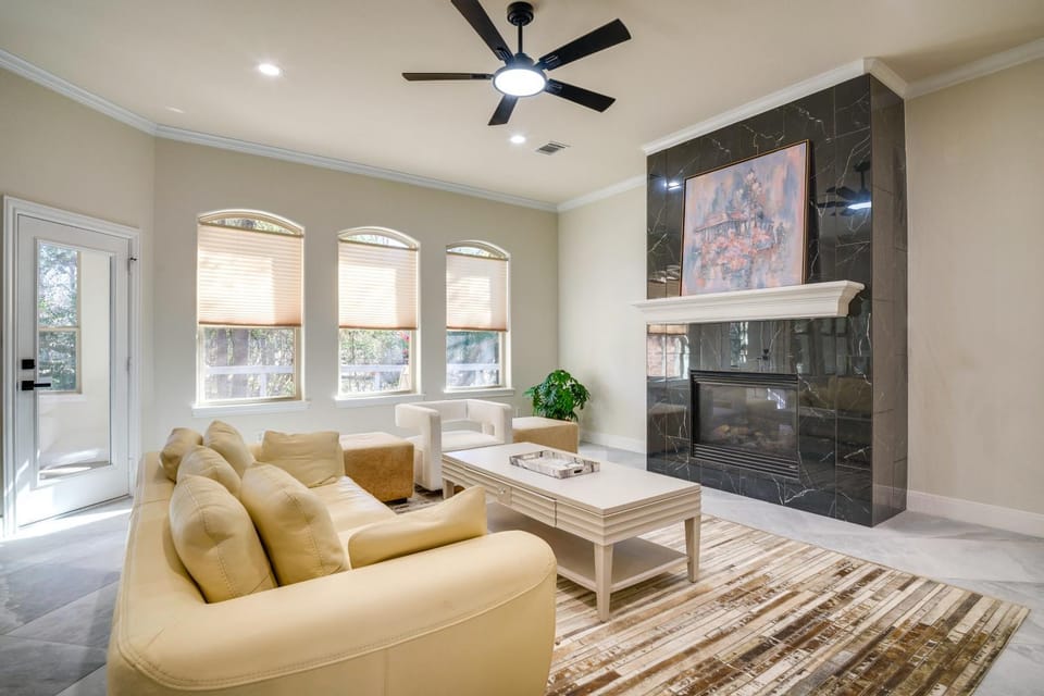 Spacious & Modern Home in Montgomery w/ Deck! House in Lake Conroe
