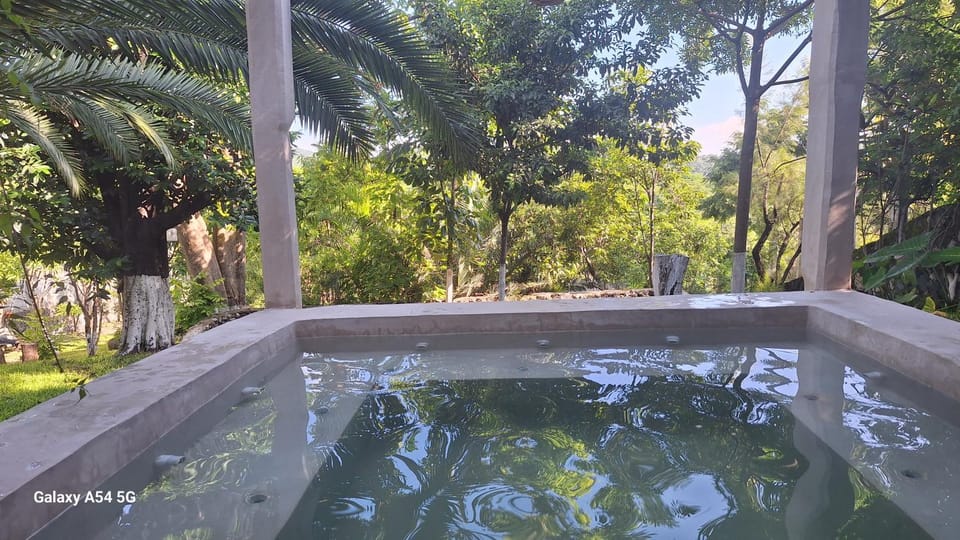 Hot Tub, Hot Tub