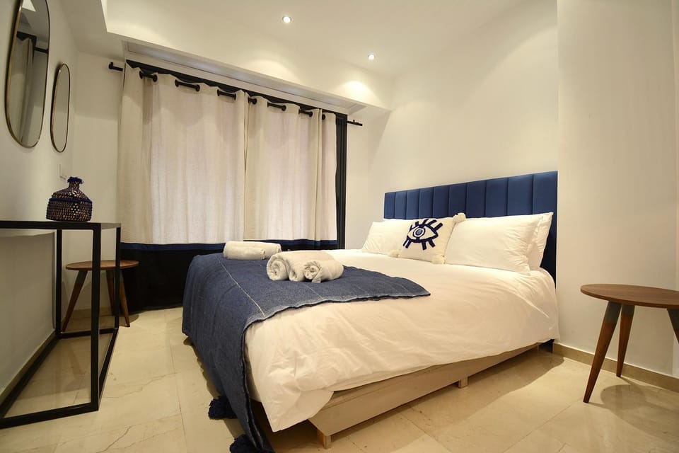 Bed, Photo of the whole room, Bedroom, air conditioner