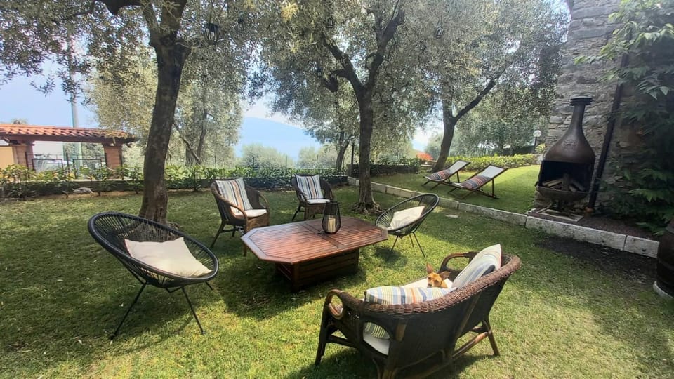 Garden, Seating area
