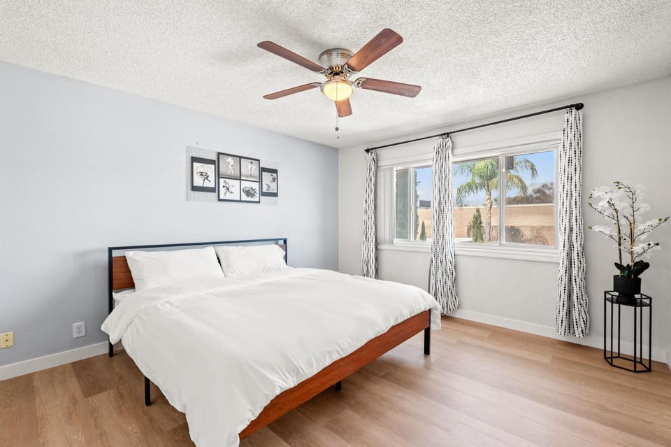 Spacious Family Retreat w Garden & Modern Comfort House in Chino