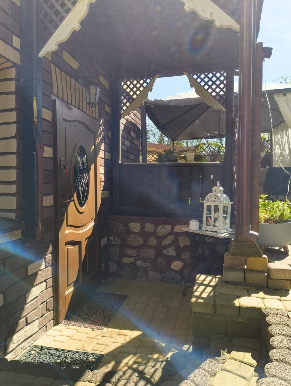 Facade/entrance