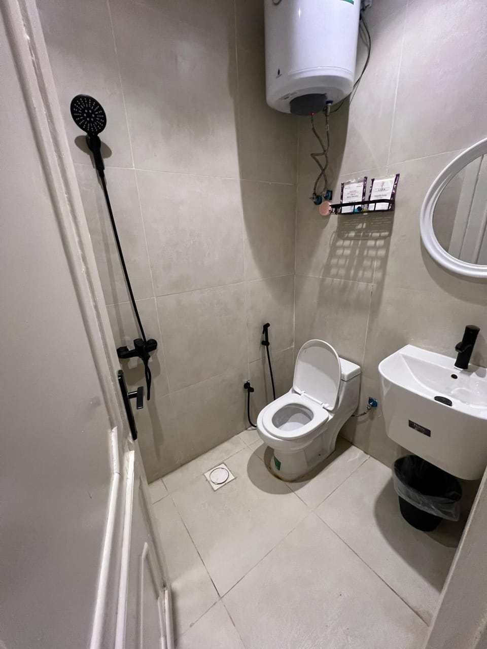 Shower, Toilet, Bathroom, bidet, towels