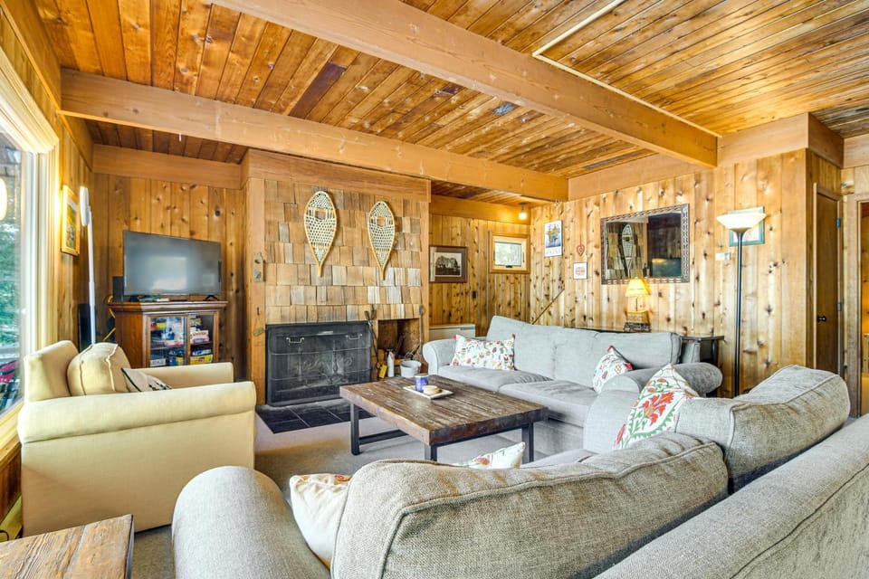 Million-Dollar View: Waterfront Cabin in Bridgton! Cabin in Bridgton