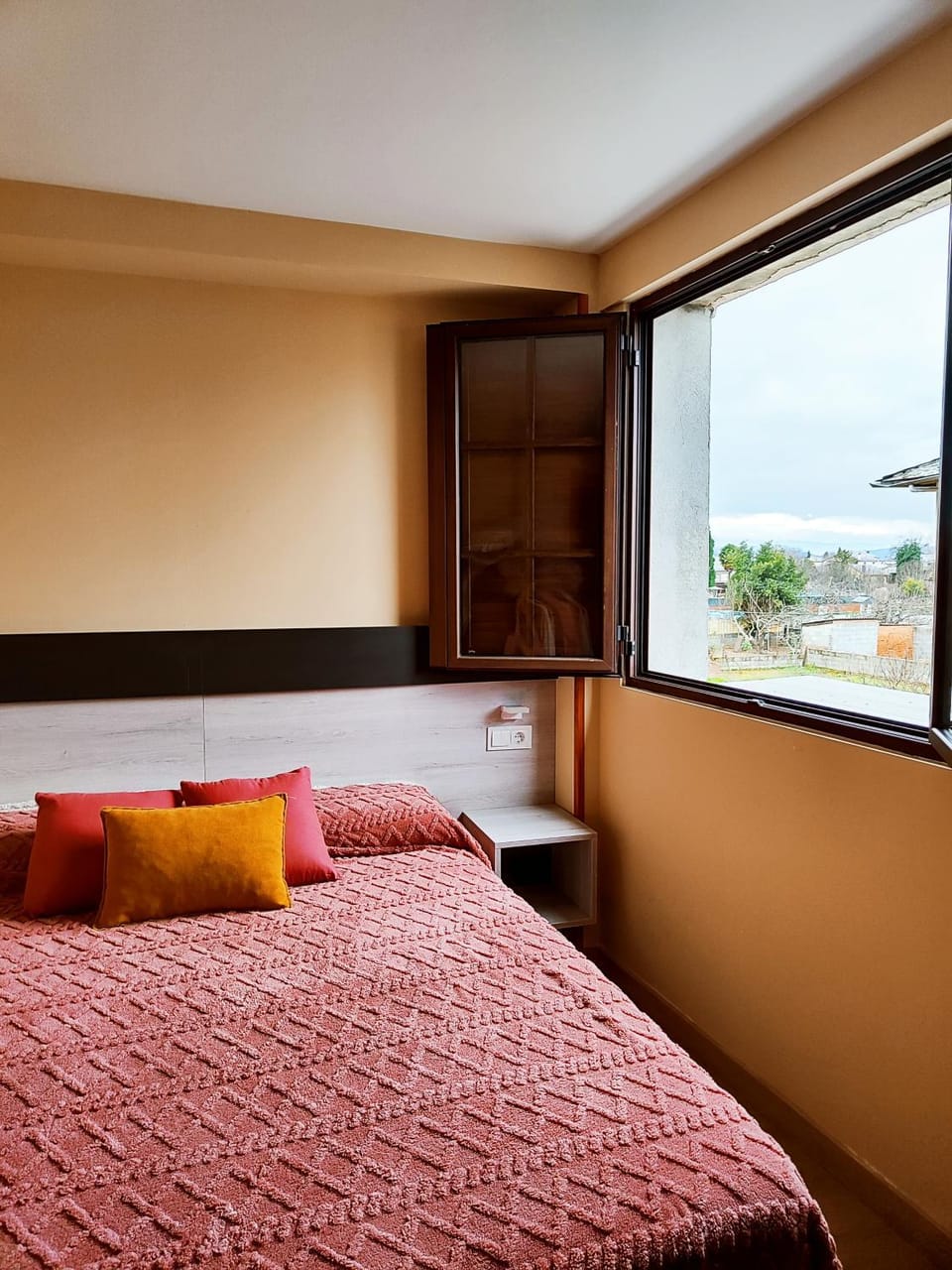 Hostal Restaurante LA SENDA Bed and Breakfast in Castile and León