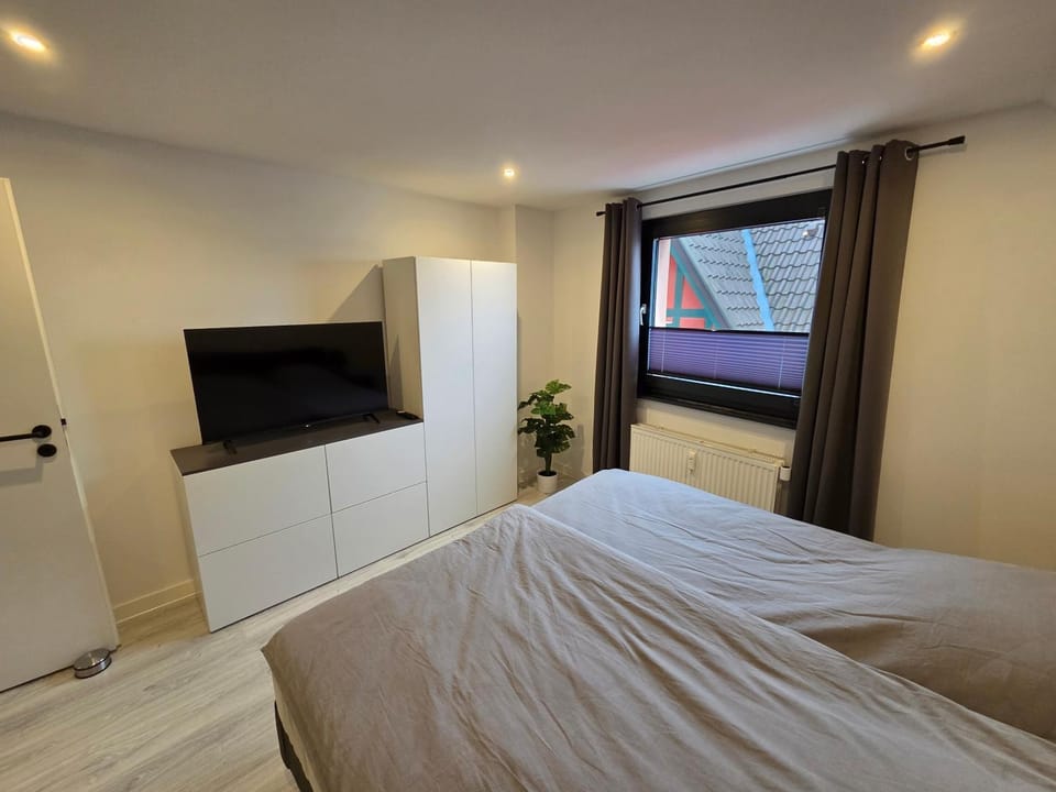 TV and multimedia, Bedroom, wardrobe